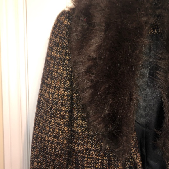 Chic Tweed Teddy Jacket with Faux Fur Trim - Picture 4 of 5